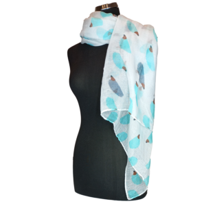 Shawl wit met turquoise en donkergroene egels